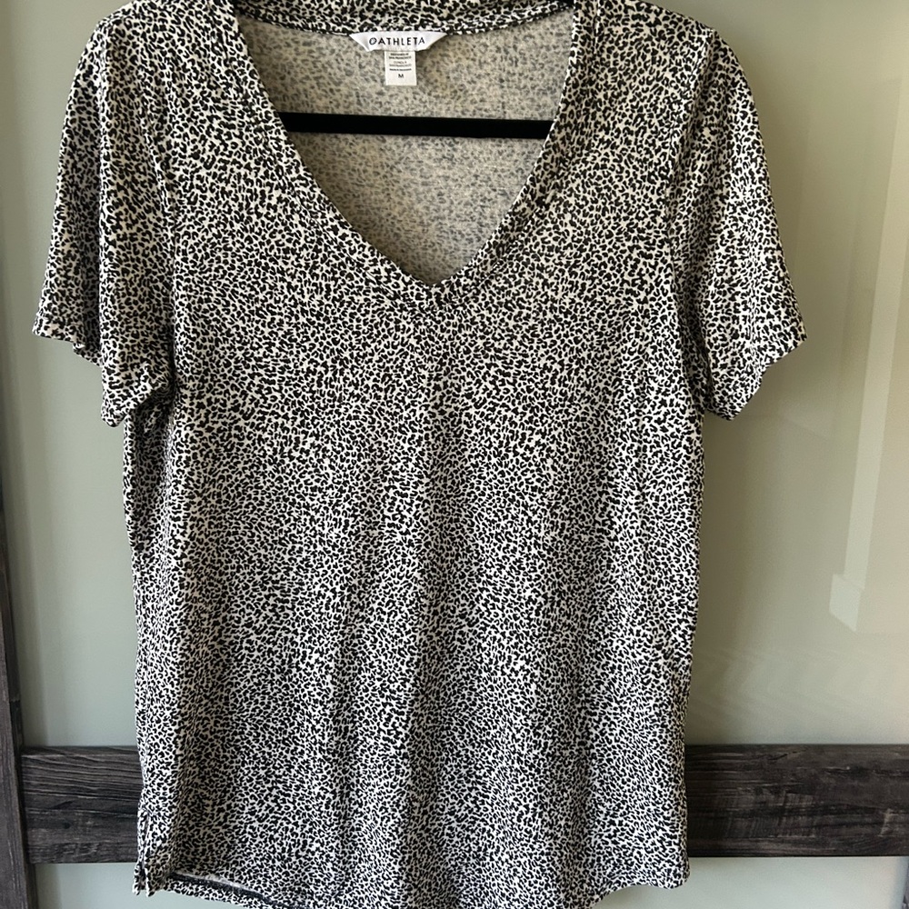 Athleta Breezy V-Neck T-shirt Women’s Leopard Print